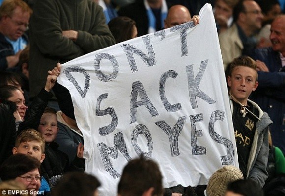 Fan Man City “nuối tiếc” khi David Moyes bị M.U sa thải ảnh 1