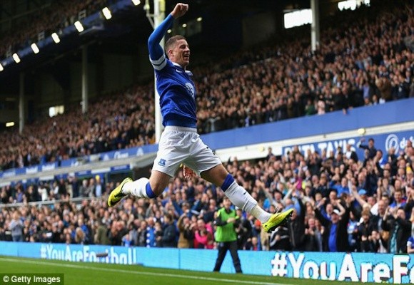 Ngược dòng đả bại Everton, Man City soán ngôi Liverpool ảnh 2