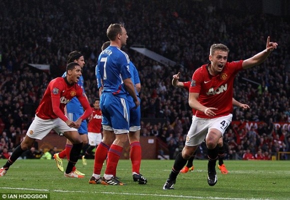 Thắng dễ Hull City, Giggs và Vidic có lời chia tay ngọt ngào ở Old Trafford ảnh 2