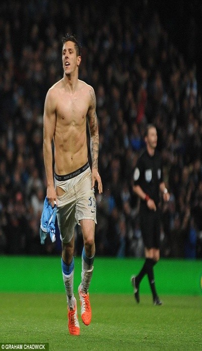 Sao Man City ăn mừng bàn thắng bằng cách… khoe “quần chip” ảnh 1