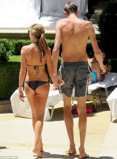 Vợ Peter Crouch thoải mái “khoe thân” ở Las Vegas ảnh 6