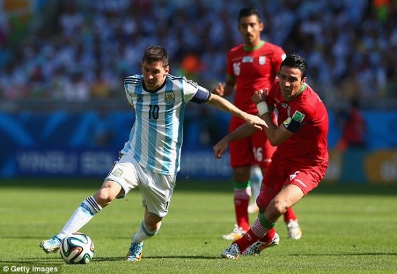 Lóe sáng phút bù giờ, Messi đưa Argentina vào vòng 16 đội ảnh 1