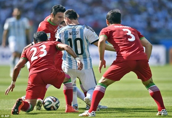 Lóe sáng phút bù giờ, Messi đưa Argentina vào vòng 16 đội ảnh 3
