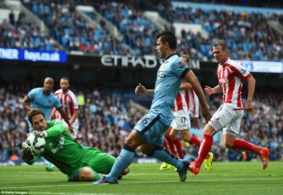 Màn bứt tốc siêu đẳng của cựu cầu thủ M.U khiến Man City ôm hận ảnh 1