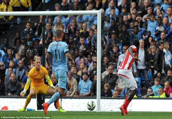 Màn bứt tốc siêu đẳng của cựu cầu thủ M.U khiến Man City ôm hận ảnh 3