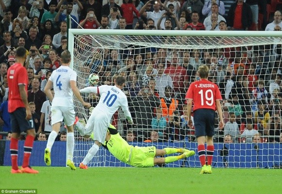 Chùm ảnh: Rooney lập công "rửa" băng đội trưởng Tam Sư ảnh 6