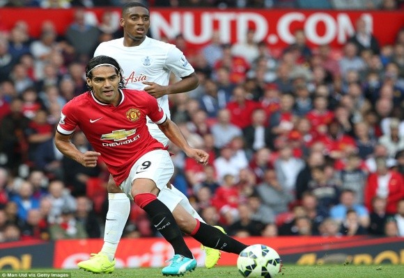 "Mãnh hổ" Falcao ra mắt đầy tự tin trong ngày Rooney đi vào lịch sử ảnh 1