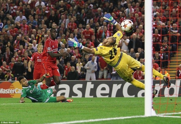 Balotelli ăn mừng như đứa trẻ sau pha lập công đầu tiên cho Liverpool ảnh 1
