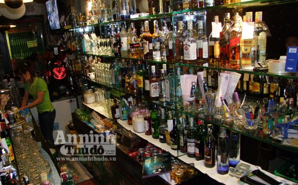 Kinh ngạc cảnh nhảy nhót ở quán bar “chui” ảnh 3