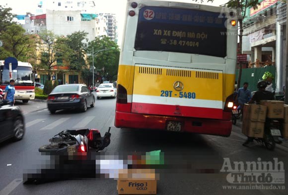 Tin thêm vụ xe buýt chẹt chết người trên đường Lê Duẩn ảnh 1
