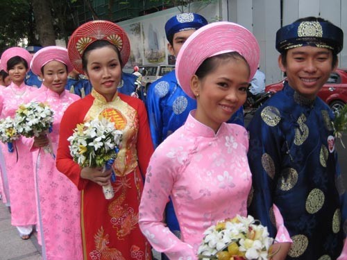 80 đôi cưới nhau vào lúc 11g ngày 11/11/2011 ảnh 1