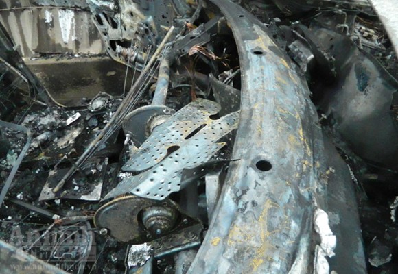 Mercedes E300 hóa tro tàn trên phố Nguyễn Xiển ảnh 4
