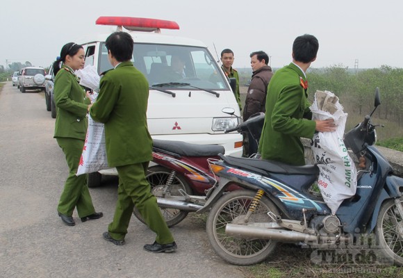 Vụ Tiên Lãng: Thu nhiều vật chứng trong việc phá dỡ ngôi nhà 2 tầng ảnh 2