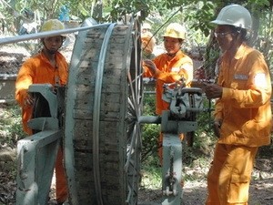 Tàu vận tải Bắc Nam đi sai luồng, kéo đứt cáp điện ảnh 1