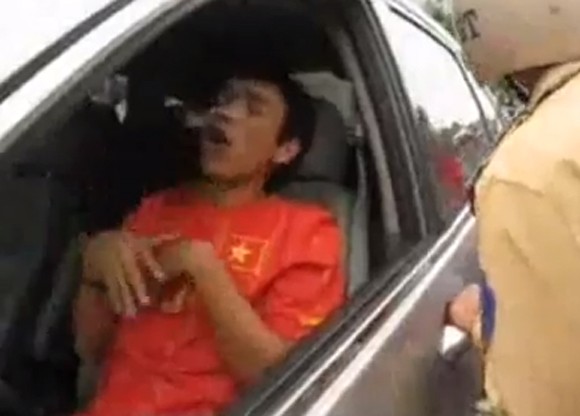 CĐV SLNA phẫn nộ với Huy Hoàng sau nghi án thuốc lắc ảnh 2