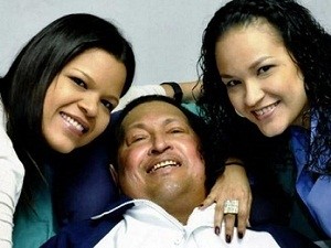 "Tổng thống Hugo Chavez đã bị liệt nửa người" ảnh 1