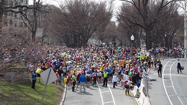 Khủng bố đẫm máu tại giải marathon Boston, 130 người thương vong ảnh 12