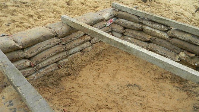 Dân đào hầm, quân đội đưa xe lội nước vào đối phó siêu bão Hải Yến ảnh 2