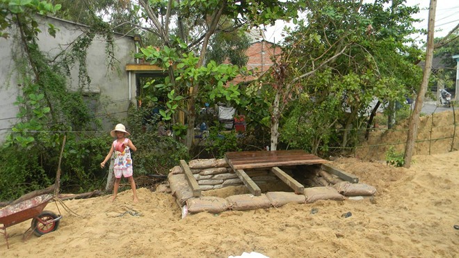 Dân đào hầm, quân đội đưa xe lội nước vào đối phó siêu bão Hải Yến ảnh 5