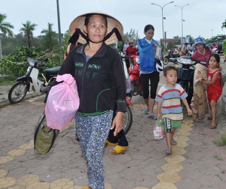 Đưa tin về bão Hải Yến, một nữ phóng viên tử nạn ảnh 1