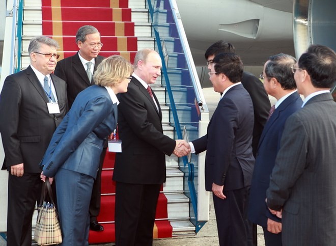 Chùm ảnh: Lễ đón Tổng thống Nga Vladimir Putin ở sân bay Nội Bài ảnh 2