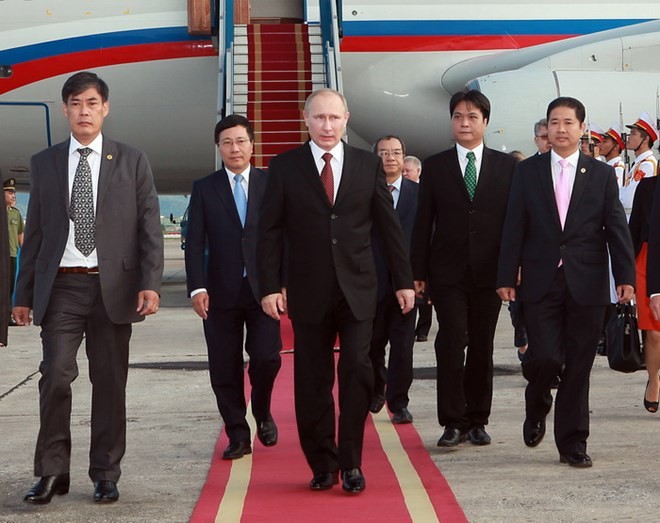 Chùm ảnh: Lễ đón Tổng thống Nga Vladimir Putin ở sân bay Nội Bài ảnh 3