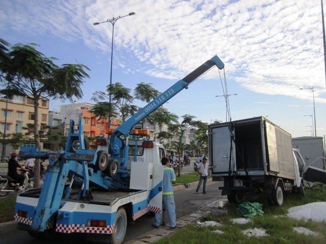 Xe tải “đại náo” trên đại lộ nghìn tỷ ảnh 2