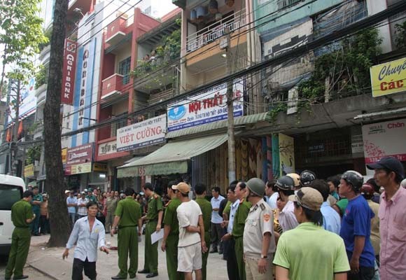 Sẩy chân ngã từ lầu 5, bé trai 5 tuổi chết thảm thương ảnh 1