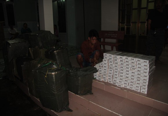 Bắt ô tô chở lượng lớn thuốc lá ngoại nhập lậu ảnh 1