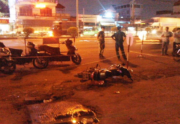 Trộm đăng ký xe rồi đòi tiền chuộc, liền bị đâm chết giữa đường ảnh 1