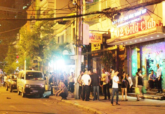 Diễn biến mới nhất vụ đột kích vũ trường 02 Gold Club ảnh 1