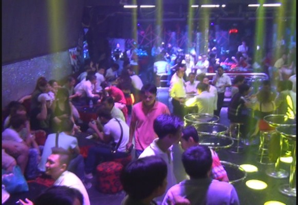 Diễn biến mới nhất vụ đột kích vũ trường 02 Gold Club ảnh 4
