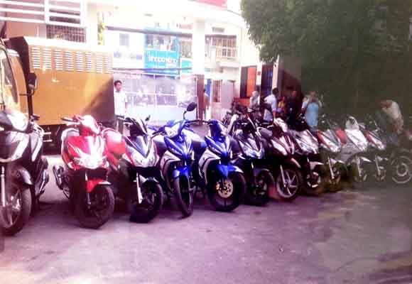 Ổ nhóm thu mua xe gian để "hóa kiếp" rồi “gửi” vào tiệm cầm đồ ảnh 1