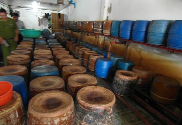 Phát hiện cơ sở sản xuất giá bằng hóa chất và đỗ xanh Trung Quốc ảnh 1