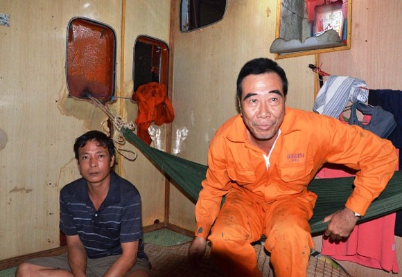 Chìm sà lan ở Cần Giờ, 4 người thoát chết ảnh 3