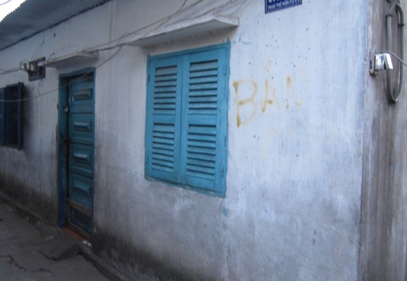 Bé trai 13 tháng tuổi tử vong do chấn thương sọ não, bảo mẫu bỏ trốn ảnh 2