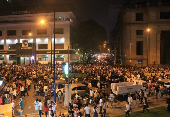 TP.HCM: Màn pháo hoa chào đón năm mới 2014 đẹp lung linh ảnh 1