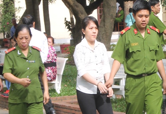 Không tiền nuôi con một phụ nữ đi cướp tài sản ảnh 1