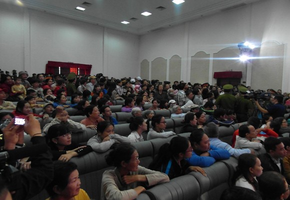 Hai bảo mẫu hành hạ dã man trẻ cùng lĩnh án 3 năm tù ảnh 2