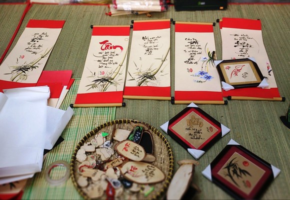 Xuân về, ông đồ xuống phố ảnh 12