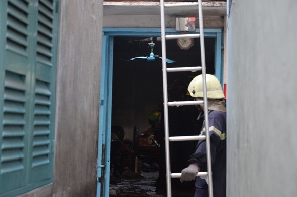 TP.HCM: Cháy nhà 2 tầng giữa trung tâm thành phố ảnh 2