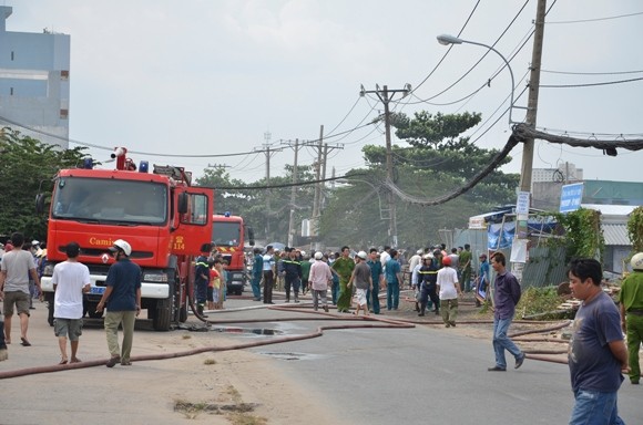 Bị cháy lan, hàng trăm xe máy, ô tô bị thiêu rụi ảnh 1