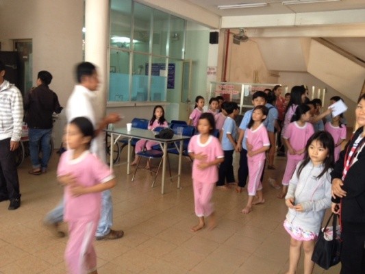 Hơn 50 học sinh tiểu học nhập viện sau bữa ăn trưa ảnh 2