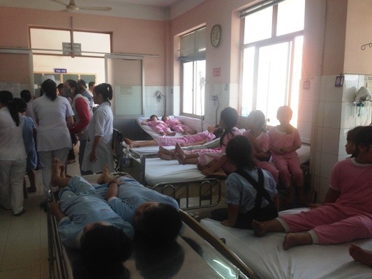 Hơn 50 học sinh tiểu học nhập viện sau bữa ăn trưa ảnh 4