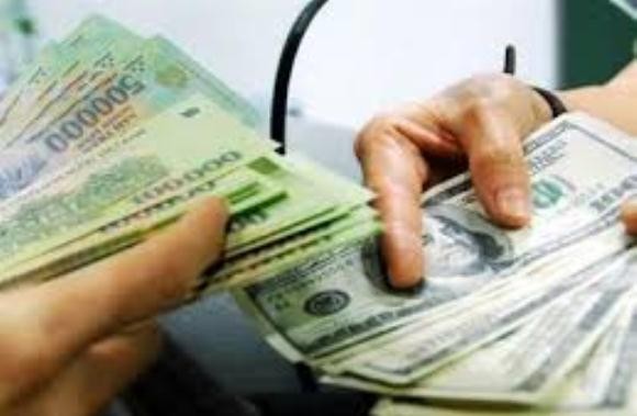 Chủ tiệm vàng kinh doanh trái phép ngoại tệ bị phạt 30 triệu đồng ảnh 1