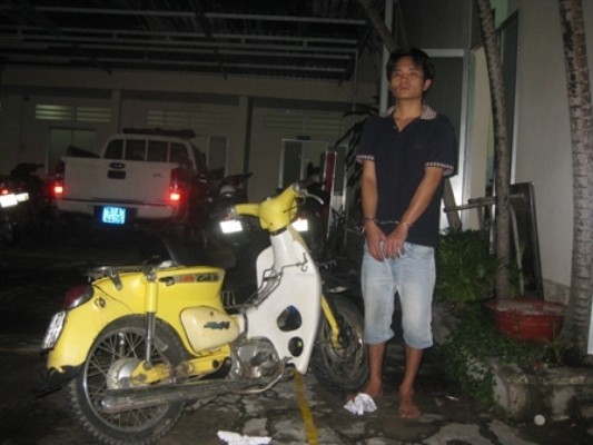 Vừa cướp giật ĐTDĐ đã bị CSGT tóm gọn ảnh 1