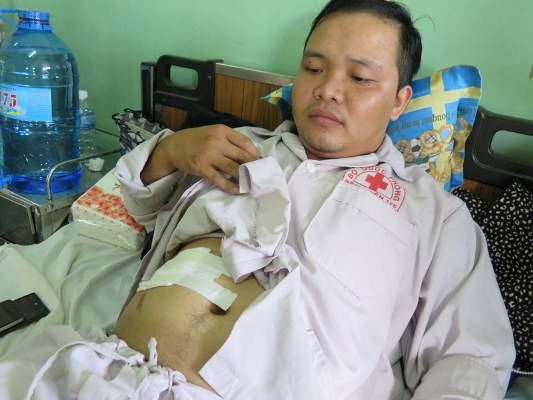 Tên "đá xế" đâm trọng thương cảnh sát hình sự khi bị bắt quả tang ảnh 1