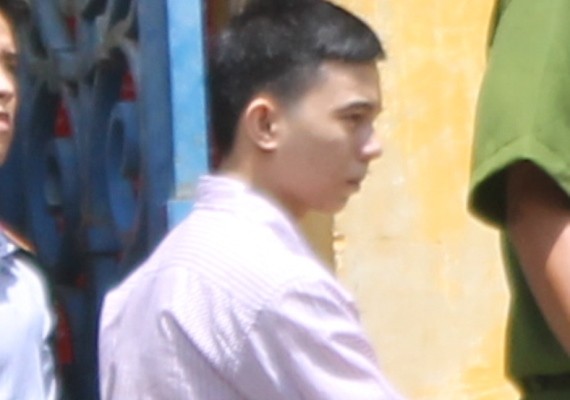 "Yêu" bé gái 12 tuổi tại quán cà phê võng đến có thai ảnh 1