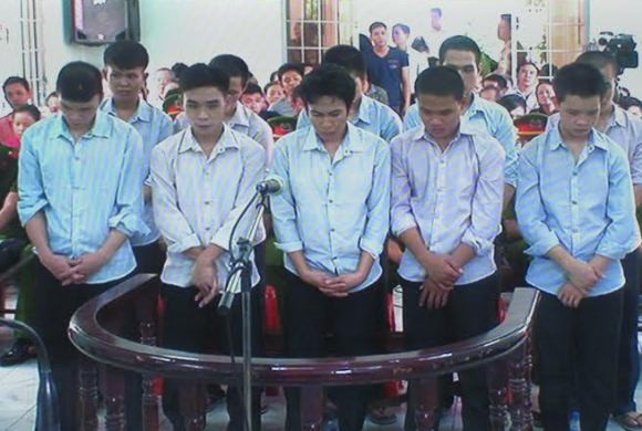 Xét xử các đối tượng lợi dụng cuộc tuần hành ném đá cảnh sát cơ động và gây rối ảnh 1