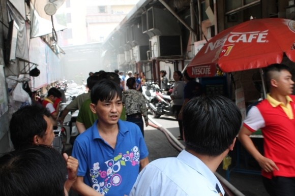 Cháy kho hàng siêu thị giữa trung tâm TP.HCM ảnh 3